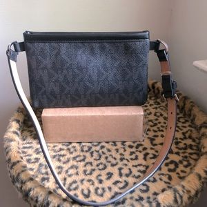Like New MICHAEL KORS - belt bag